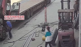 安全事故视频,揭秘安全事故背后的惊险瞬间